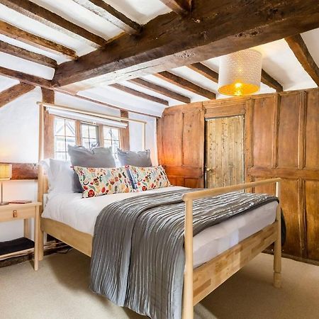 Вилла 3 Masons Court The Oldest House In Stratford Upon Avon, Warwickshire. Экстерьер фото
