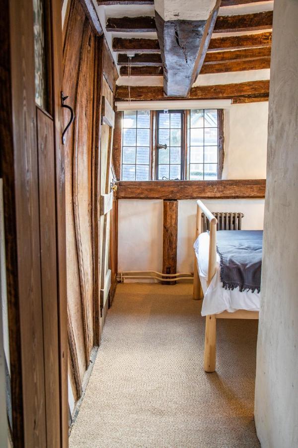 Вилла 3 Masons Court The Oldest House In Stratford Upon Avon, Warwickshire. Экстерьер фото