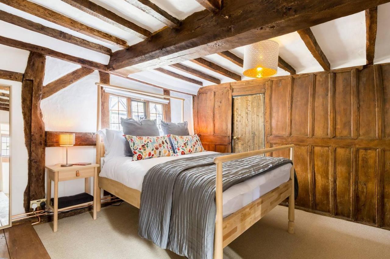 Вилла 3 Masons Court The Oldest House In Stratford Upon Avon, Warwickshire. Экстерьер фото